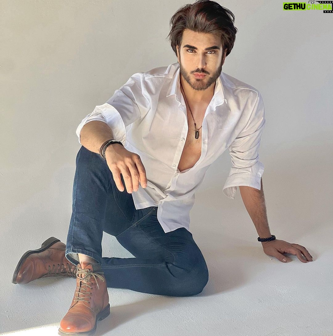 Imran Abbas Instagram - “Safaid Lamhon Mein Rang Bharna Koi To Seekhay”… London, United Kingdom