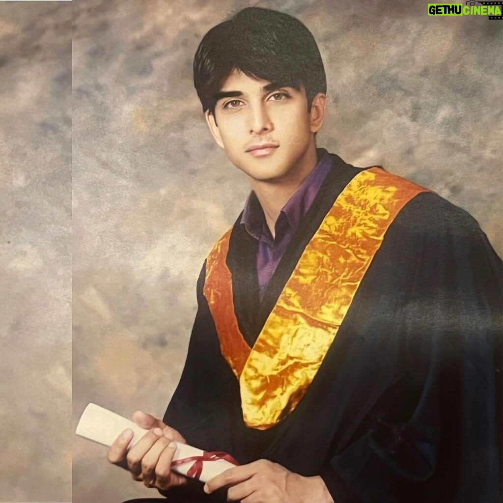 Imran Abbas Instagram - “Waqt se kon kahay yaar zara aahista”…Sharing one of my fondest memories..I was extremely camera shy and reluctant to go to studio and be photographed but my late mother specially insisted me to hold my architecture degree in hand and get this picture. Time flies and this pic would always be with me as one of my most precious ones. Islamabad, Pakistan