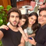 Imran Abbas Instagram - Be it Mahnoor Baloch in “Noor Bano” and “Pal mein Ishq”, Sanam Jung in “Dil-e-Muzter” and “ Alvida” or Neelam Muneer in “Ehraam-e-Junoon”, i am blessed to work with these immensely talented, extremely gorgeous and amazing leading ladies and each one of them possesses a very special place in my heart. Most profound love to each one these girls for adding so much to my memories and life. Wearing @rehanjunaidofficial. @mahnoorbaloch.official , @jung_sanam , @neelammuneerkhan , @asimyar . #pakistanidrama , #mahnoorbaloch #sanamjung #neelammuneer #asimyartiwana #friends #friendship #friendsforever #friendsreunion #pakistan #imranabbas Karachi, Pakistan