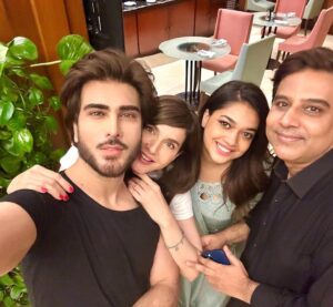 Imran Abbas Instagram - Be it Mahnoor Baloch in “Noor Bano” and “Pal mein Ishq”, Sanam Jung in “Dil-e-Muzter” and “ Alvida” or Neelam Muneer in “Ehraam-e-Junoon”, i am blessed to work with these immensely talented, extremely gorgeous and amazing leading ladies and each one of them possesses a very special place in my heart. Most profound love to each one these girls for adding so much to my memories and life. Wearing @rehanjunaidofficial.  @mahnoorbaloch.official ,  @jung_sanam , @neelammuneerkhan , @asimyar . #pakistanidrama , #mahnoorbaloch #sanamjung #neelammuneer #asimyartiwana #friends #friendship #friendsforever #friendsreunion #pakistan #imranabbas