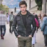 Imran Abbas Instagram - Thakan kesi , abhi ik or manzil muntazir hai.. 😊 London, United Kingdom