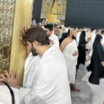 Imran Abbas Instagram - Jise chaha darr pe bula liya jisay chaha apna bana liya.. Ye baray karam ke hain faislay ye baray naseeb ki baat hai.. Special thanks to @kumailpolani and @polanitravels for taking care of my traveling. #umrah #makkah #kaaba #saeedaimtiaz Ka'bah Baitullah - Masjidil Haram, Mekah Al Mukarramah