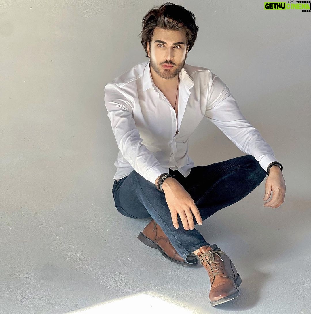 Imran Abbas Instagram - “Safaid Lamhon Mein Rang Bharna Koi To Seekhay”… London, United Kingdom
