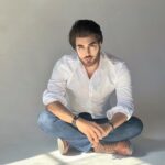 Imran Abbas Instagram - “Safaid Lamhon Mein Rang Bharna Koi To Seekhay”… London, United Kingdom
