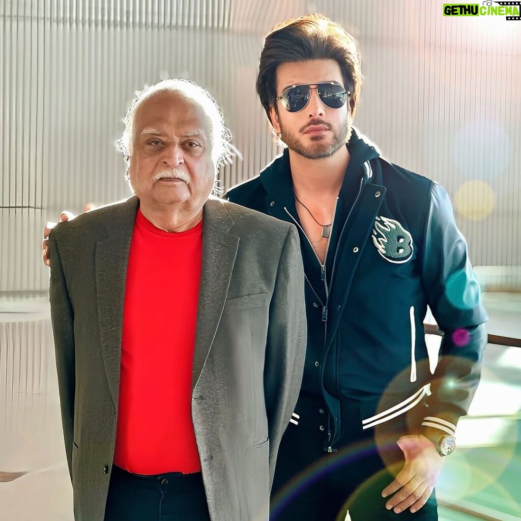 Imran Abbas Instagram - Accompanying a legendary figure and true asset of Pakistan, Anwar Maqsood Sahab, who is an institution in his own right . May he be blessed by God and bestowed with greater strength to continue his writing journey .