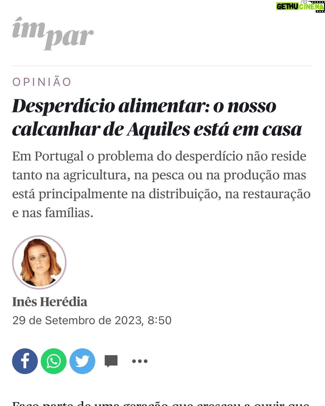 Inês Herédia Instagram - Mãe, Pai, escrevi um artigo para o @publico.pt e foi sobre o tema mais importante de todos. A nossa casa 🌍 (Link para o artigo completo nas stories) “Em pleno ano de 2023, o cidadão português perde em média 28€ mensais com o seu desperdício alimentar. Cá em casa somos quatro, ou seja, vão 112€ para o lixo todos os meses, 1344€ a cada ano. Mas, calma, que a preocupação aqui parece estar na minha carteira e não nas crianças que continuam a morrer à fome ou no futuro do planeta. Também, mas não só. O que acontece é que neste momento, um terço da comida que se produz acaba no lixo. Portugal é, enquanto escrevo, o 4.º país da União Europeia que mais comida desperdiça por pessoa. “É a minha carteira, o problema é meu.” Errado. O problema é de todos, ou melhor, é para todos.” There Is No Planet B