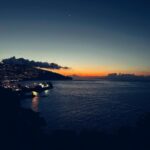Inês Herédia Instagram - Amanhecer na Madeira 🥹 “Desculpem eu não falar a língua dos meus avós. Como sabem o meu avô deixou a Ponta do Sol há muito mais de cem anos. É deveras enternecedor para mim ser recebido com tão grandeza gentileza e consideração. […] Mais tarde o meu pai tornou-se cada vez mais interessado a respeito da Madeira e das suas raízes portuguesas. Quando eu tinha oito anos trouxe-me, por algumas semanas ao Funchal. Assim quando aqui cheguei há dias reconheci os rochedos cor púrpura, o mar azul, os mergulhadores e as pequenas lagartixas que correm através dos jardins do Reid’s Hotel. Recordo amável hospitalidade de amigos e parentes da Madeira”. John dos Passos Reid’s Palace Hotel, Funchal