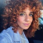 Inês Herédia Instagram - Está a acontecer isto na @tvioficial neste momento. E se não era de começarem a adotar o meu cabelo natural de vez em vez se faz favor, obrigada. #FreeTheCurls