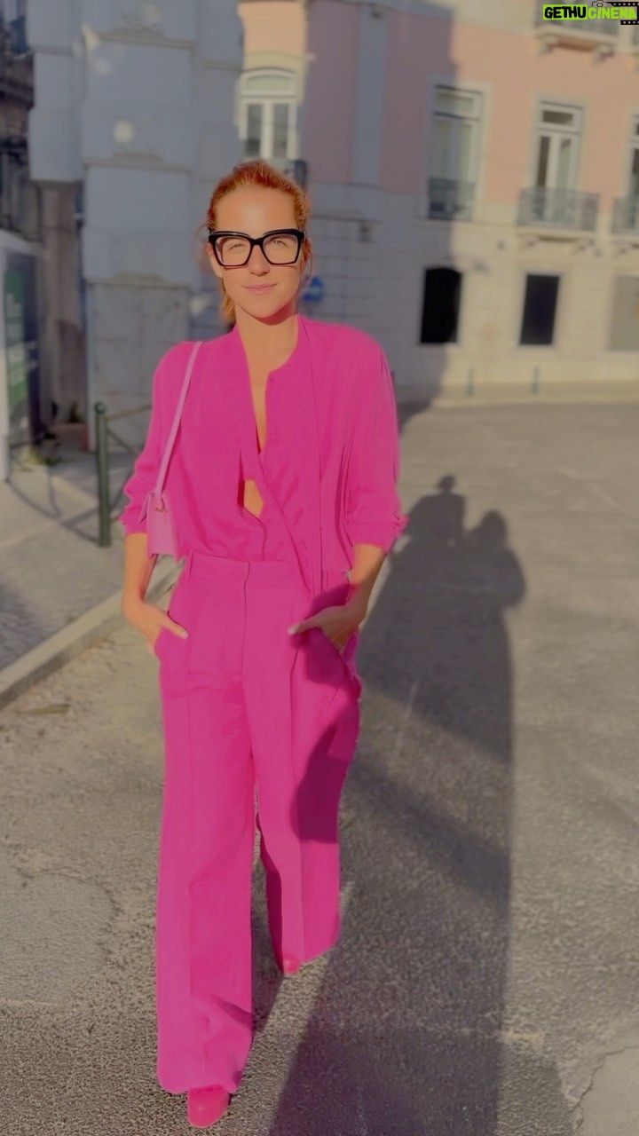 Inês Herédia - 2.2K Likes - Haters gonna say @zendaya wore it first.
👚 @maisonvalentino by @stivali_lisboa
👖 @maisonvalentino by @stivali_lisboa
👛 @jacquemus by @stivali_lisboa
👓 @andreopticas
Styling @mgsousa
@paulachristinamoldes