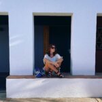 Inês Herédia Instagram - Espera-me um mês intenso a procurar personagens loucas, estes 4 dias foram o mergulho que precisava para limpar e beber do que a vida dá quando não se procura nada. Até já, Algarve 🥰 ROBINSON QUINTA DA RIA