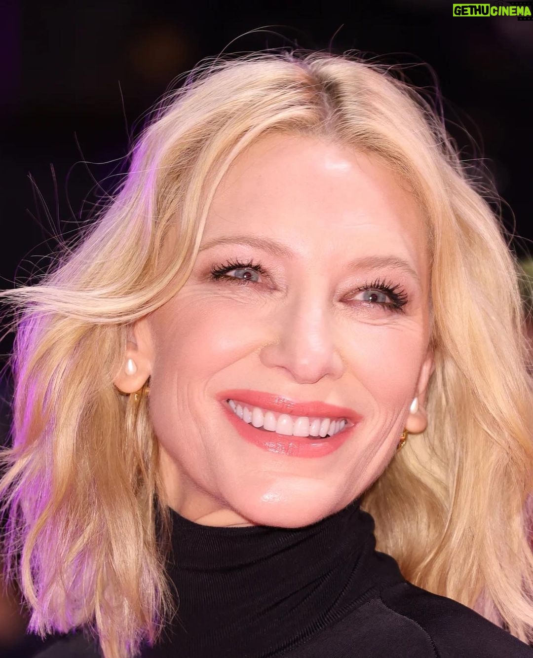 Inês Herédia - 2.9K Likes - Bom, seguindo o mood da @ivadominguesoficial para limpar um bocado o feed de hoje, deixo aqui as minhas sugestões.
Roberts, Bergman, Blanchett, Bacall, Moore e Hathaway.
Boa noite.