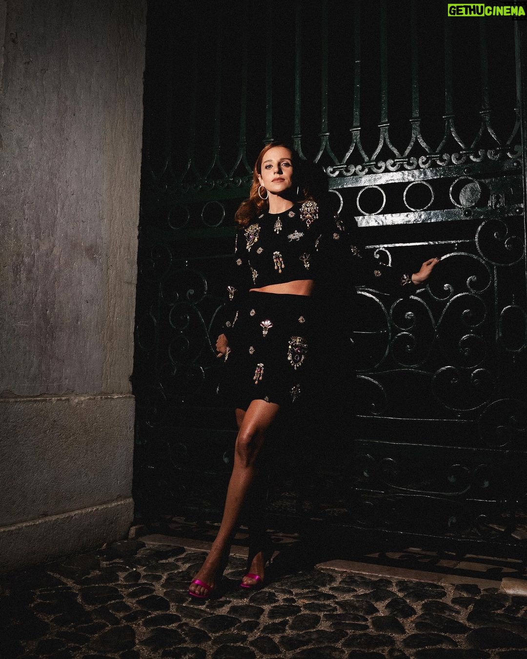 Inês Herédia - 3.6K Likes - Acho que este é o look mais bonito que usei até agora 🤍
Top & Skirt @stivali_lisboa @zuhairmuradofficial
Shoes @stivali_lisboa @aquazzura
Jewelry @saldanha_joalheiros
Hair @griffehairstyle @madmoisellehairstylist
Makeup @cristinagomes.makeup
Photos @afonsodbatista