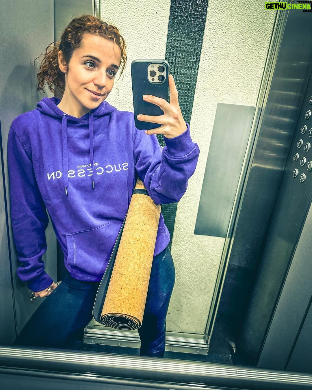Inês Herédia Instagram - I’m the happiest of them all on this mat 🚀
