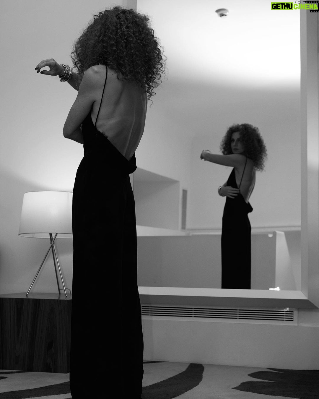 Inês Herédia - 2.4K Likes - iconic
/ʌɪˈkɒnɪk/
They’re effortless and they are, above all, what we make of them.
Jumpsuit @maisonvalentino @stivali_lisboa
Hair @griffehairstyle @helenavazpereira
MakeUp @sandra_melo_makeup
Jewelry @ysl @stivali_lisboa
Shoes @ysl
Styling @paulachristinamoldes
Photo @tiagobpestana