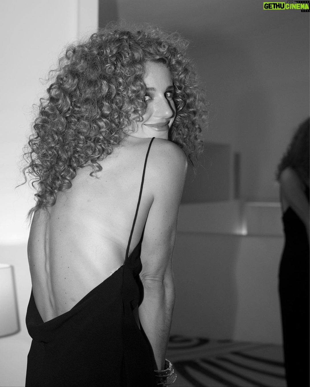 Inês Herédia - 2.4K Likes - iconic
/ʌɪˈkɒnɪk/
They’re effortless and they are, above all, what we make of them.
Jumpsuit @maisonvalentino @stivali_lisboa
Hair @griffehairstyle @helenavazpereira
MakeUp @sandra_melo_makeup
Jewelry @ysl @stivali_lisboa
Shoes @ysl
Styling @paulachristinamoldes
Photo @tiagobpestana