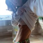 Inês Herédia Instagram - Comecei o dia com a @monicayoudd cá em casa a tirar-me a retenção de líquidos toda, a deixar-me cheia de sede e a acelerar-me o metabolismo. É minha amiga desde os 15 anos, vem da fisioterapia e aterrou graças a Deus na Renata França 😃 É uma máquina e a maior bacana de todas. Espreitem a página dela 🤩