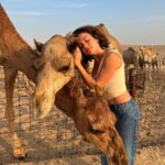 Inanna Sarkis Instagram - Two souls & the endless sand on a perfect full moon. A magical evening #InAbuDhabi @visitabudhabi 🇦🇪🐪 العيد الوطني الاماراتي Abu Dhabi Desert