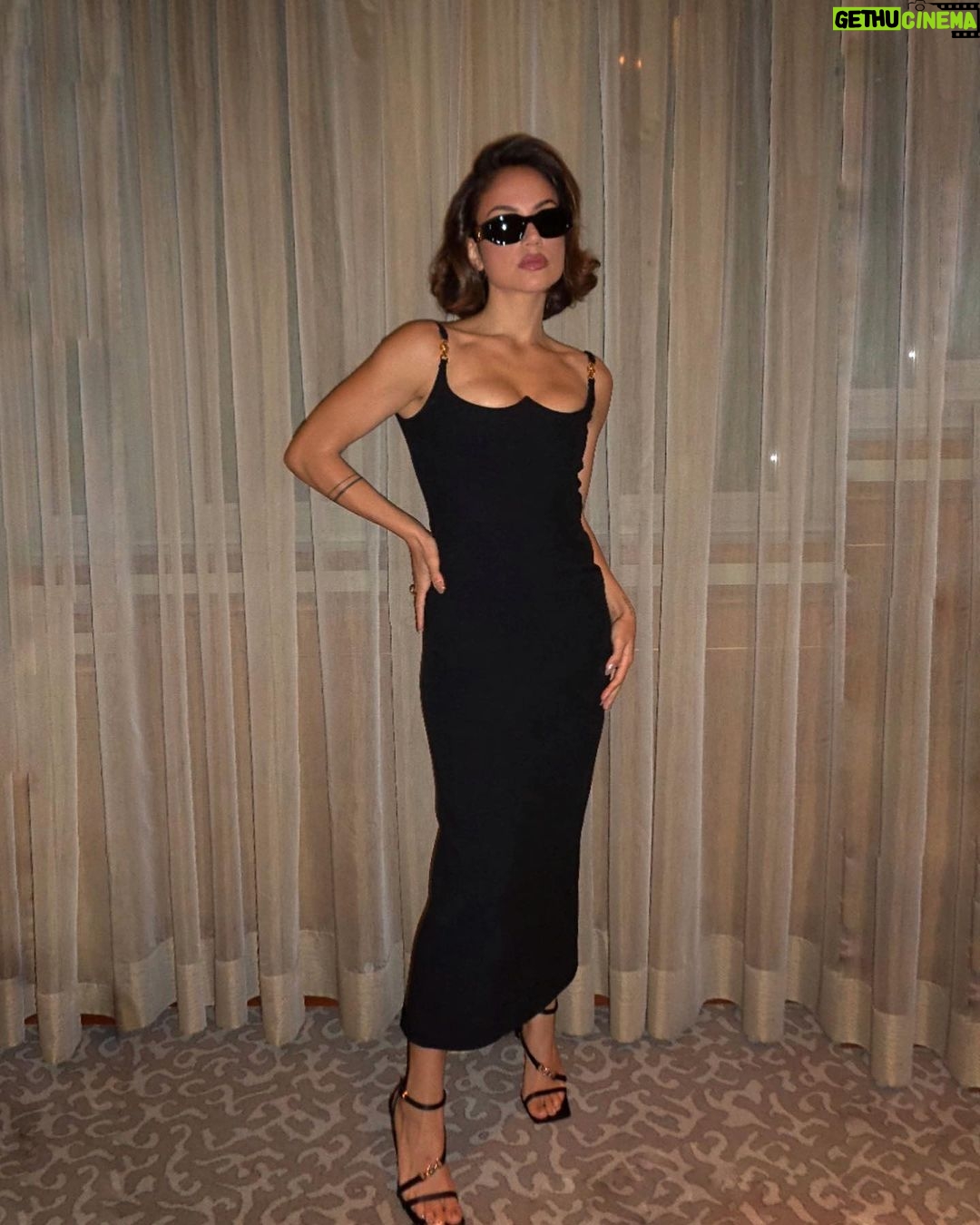 Inanna Sarkis Instagram - versace versace versace Milan, Italy