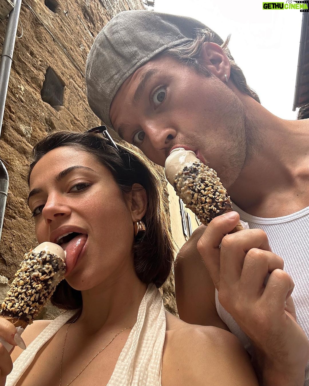 Inanna Sarkis Instagram - Buongiorno 🇮🇹 only Italian comments allowed… Tuscany, Italy