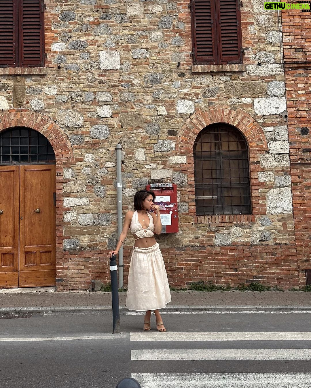 Inanna Sarkis Instagram - Buongiorno 🇮🇹 only Italian comments allowed… Tuscany, Italy