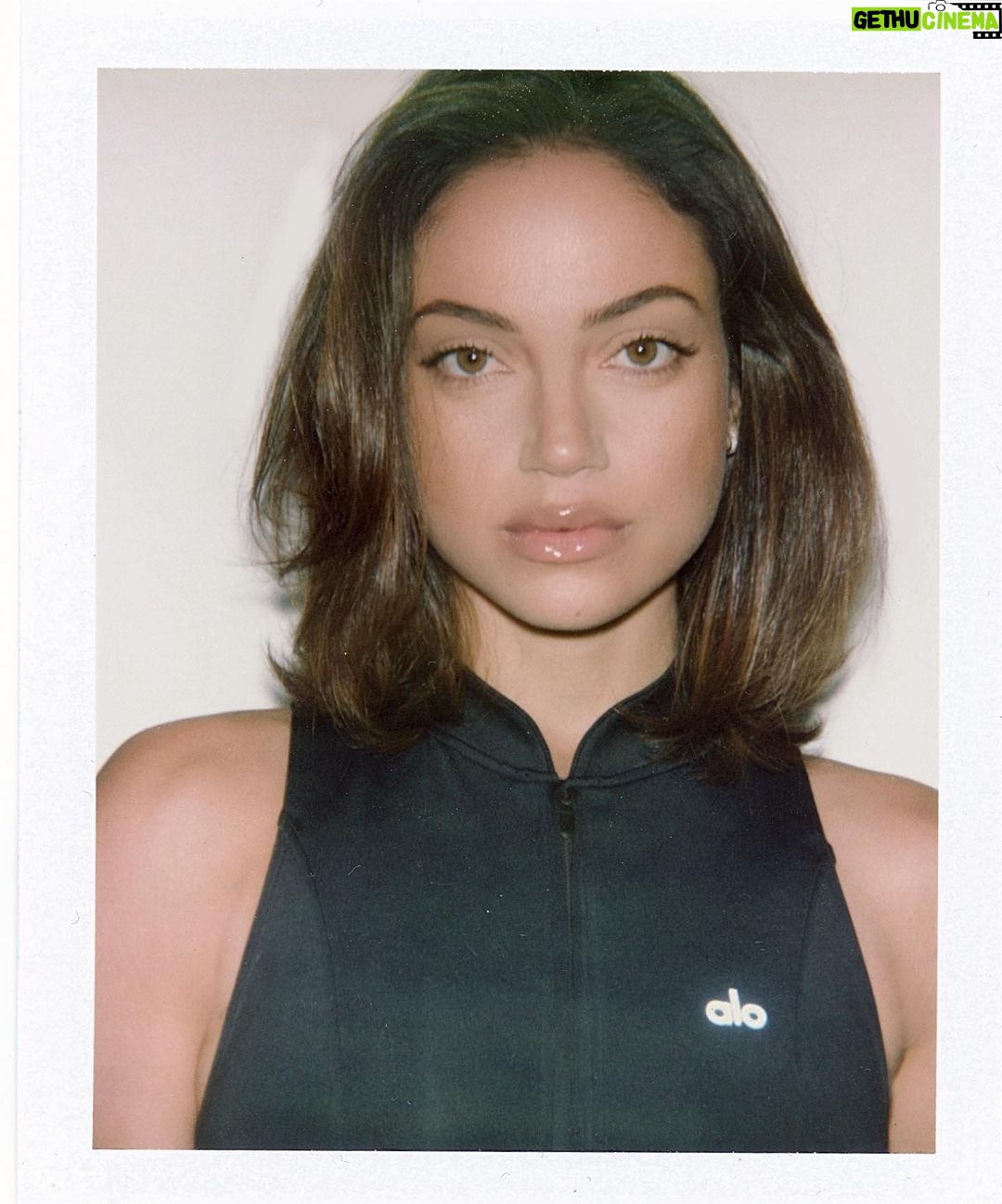 Inanna Sarkis Instagram - Ready for my morning jog.
