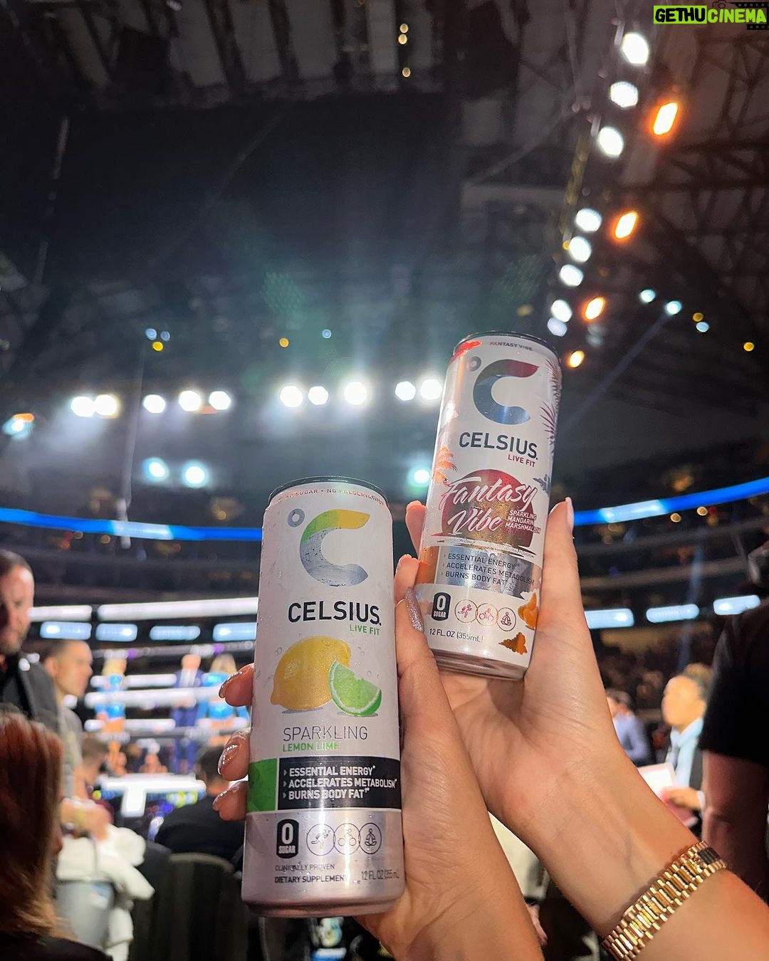 Inanna Sarkis Instagram - Fight night in Dallas w/ @celsiusofficial @amandaserrano you’re the 🐐 #ad American Airlines Center, Dallas, Texas