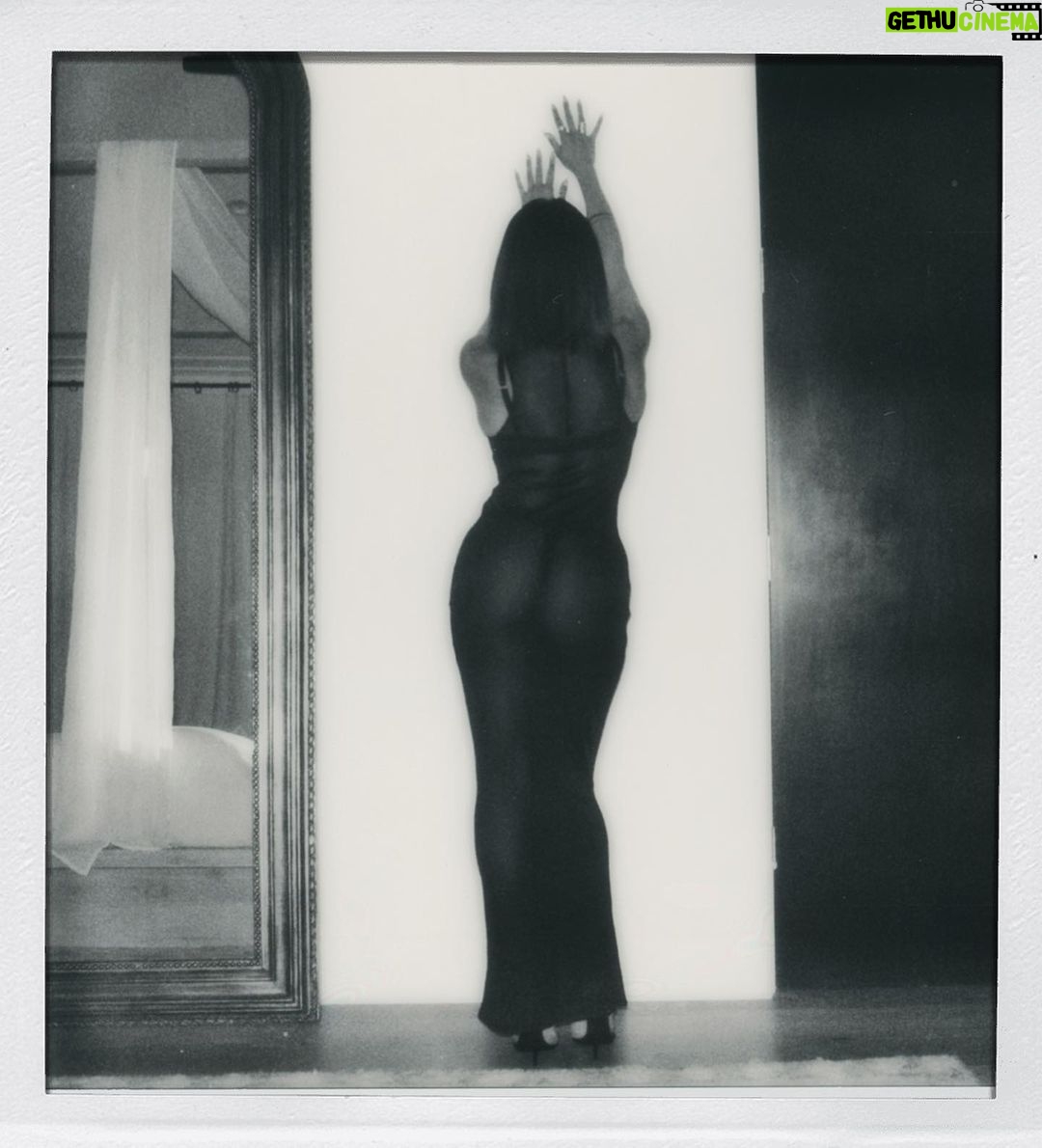 Inanna Sarkis Instagram - Saint Laurent 🖤
