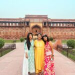 Inchara Joshi Instagram – 🧿❤️”The love of a family is a life’s greatest blessing”🧿❤️
#incharajoshi #mansijoshi #jyothijoshi #agra #newdelhi #actors #kannada #family #vacation #delhi #agrafort #familia #anguribagh Red Fort Agra India