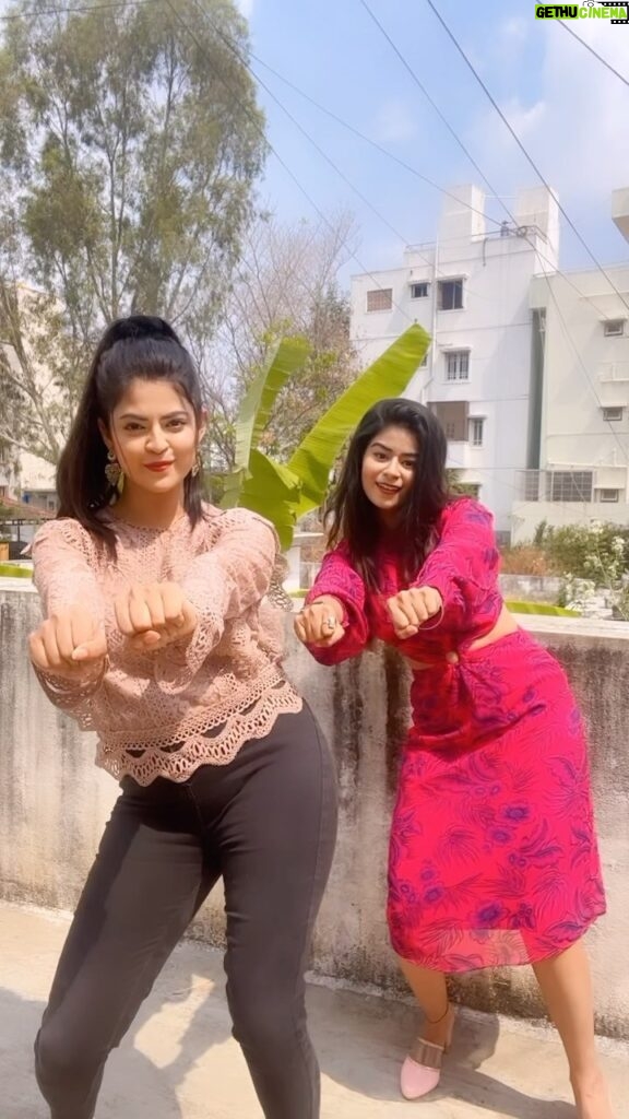 Inchara Joshi Instagram - Sassy ❤️😎 #sisterlove #actorssiters #viralreels #trendingreels