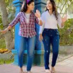 Inchara Joshi Instagram – Haule haule🧿❤️
@monicaa77_ 😘💕

#incharajoshi #inchu #inchara #monica #dance #haulehaule #sharukhkhan #anushkasharma #rabnebanadijodi #funnyreels #instagram #instagood #instalike #reelsinstagram #friendship #katheyondushuruvagide #jhansi #sahana #heriones #cutegirls😘 Bangalore, India