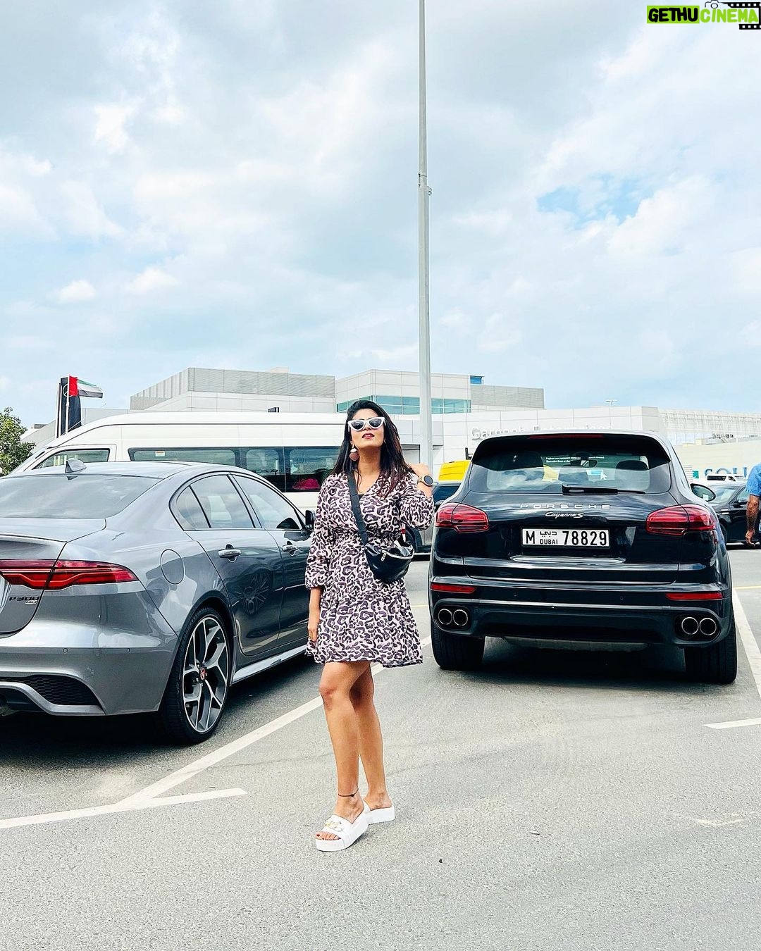 Inchara Joshi Instagram - ❤️🧿WORK , TRAVEL , SAVE and REPEAT ❤️🧿 Pc: @mansi._.joshi ❤️😘 #incredibleindia #dubaidowntown #dubailife #incharajoshi #inchu #inchara #herione #viral #cute # actor #actress #burjkhalifa #dubaigoldmarket Dubai, United Arab Emirates