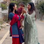 Inchara Joshi Instagram – Gulaabi Sharara ❤️😍 this Pahadi song 🌹 
Don’t miss the end 🥰

Video credits to our dearest Amma @jyothijoshi2 😘

#sisterlove #gulaabisharara #pahadisong #instareels #trendingreels #viral