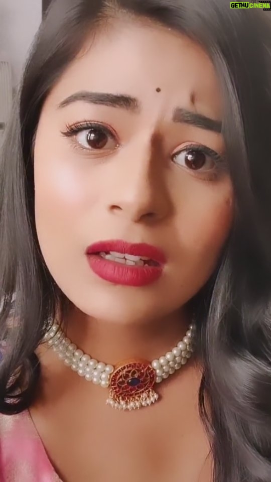 Inchara Joshi Instagram - Irli parvagilla heli 😅❤️ #incharajoshi #inchara #rajkumar #irliparvagillaheli #moodsqings #actor #actinglife #cute #katheyondushuruvagide #sahana #trending #kannadaserial #kannadareels #kannadadialogue #viral