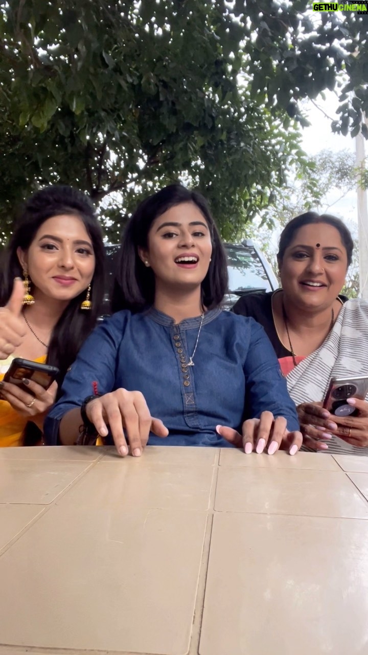 Inchara Joshi Instagram - Naguva ,Nayana ,Madhura ,Mouna ❤️ Tried something new with my cutiees #inchara #incharajoshi #sujathaakshaya #soumyabhat #katheyondushuruvagide #naguvanayana #sahana #varnika #pushpa #actor #instagram #instagood #actorslife #singer #singing #cutest #coactors #instagram #viral #trending #trio Bangalore, India