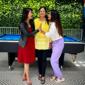 Inchara Joshi Instagram - Happy Frienship day from my family to my Social media family ❤️🌟
@inchara.joshi & @jyothijoshi2 (MyConstants) 🧿😘

Location: @thesodafactoryblr📍

#friendshipgoals #friendslikefamily #actorsisters