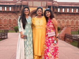 Inchara Joshi Instagram - 🧿❤️"The love of a family is a life's greatest blessing”🧿❤️

#incharajoshi #mansijoshi #jyothijoshi #agra #newdelhi #actors #kannada #family #vacation  #delhi #agrafort #familia #anguribagh