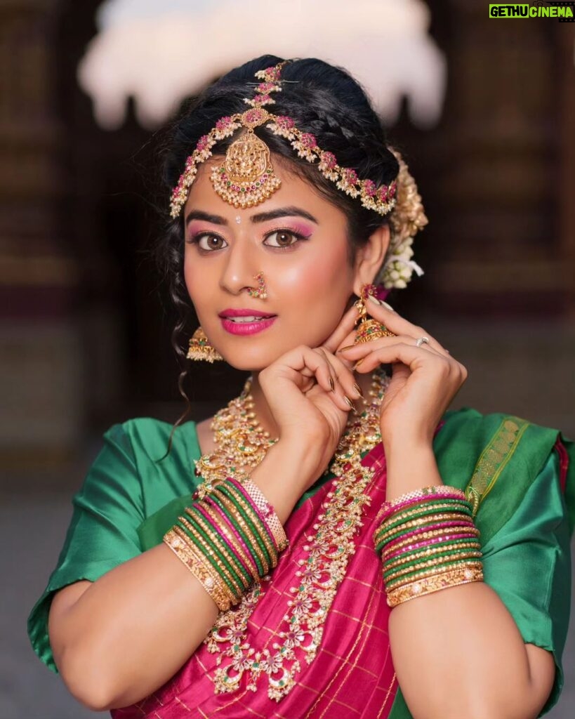 Inchara Joshi Instagram - ❤️🧿When life gives you reasons to flaunt, wear a saree!❤️ Mua :@singaramakeupstudio❤️ Costume and Jewellery: @hire.andwear #inchu #inchara ##incharajoshi #viral #trending #cute #cutest #saree #actress #kannadaserial #kannadaactress #bridal