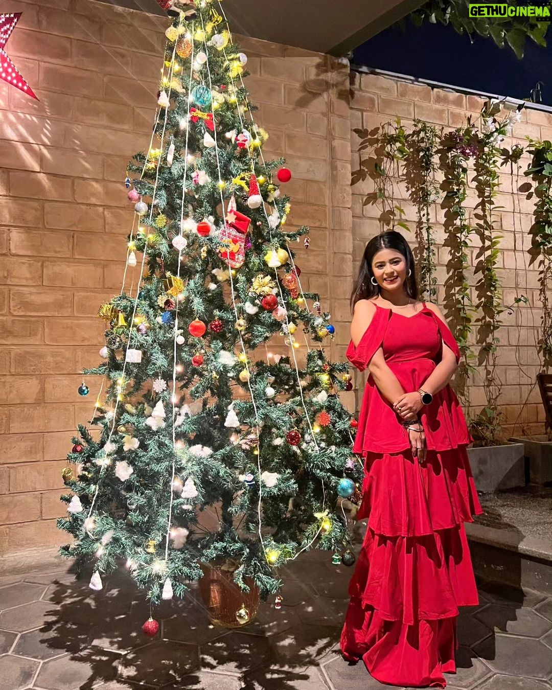 Inchara Joshi Instagram - Merry Christmas π
π β€οΈ #inchu #inchara #incharajoshi #christmas #christmasdecor #christmastree #Xmas #Santa ##kannadaserial #actor #actress #reddress #cute #kfi #telugu #tamil #viral #trending #instagram Full Circle - Taproom β’ Kitchen β’ Culture