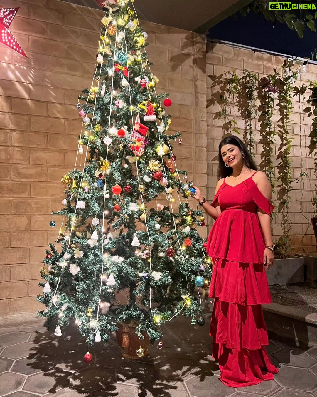Inchara Joshi Instagram - Merry Christmas π
π β€οΈ #inchu #inchara #incharajoshi #christmas #christmasdecor #christmastree #Xmas #Santa ##kannadaserial #actor #actress #reddress #cute #kfi #telugu #tamil #viral #trending #instagram Full Circle - Taproom β’ Kitchen β’ Culture