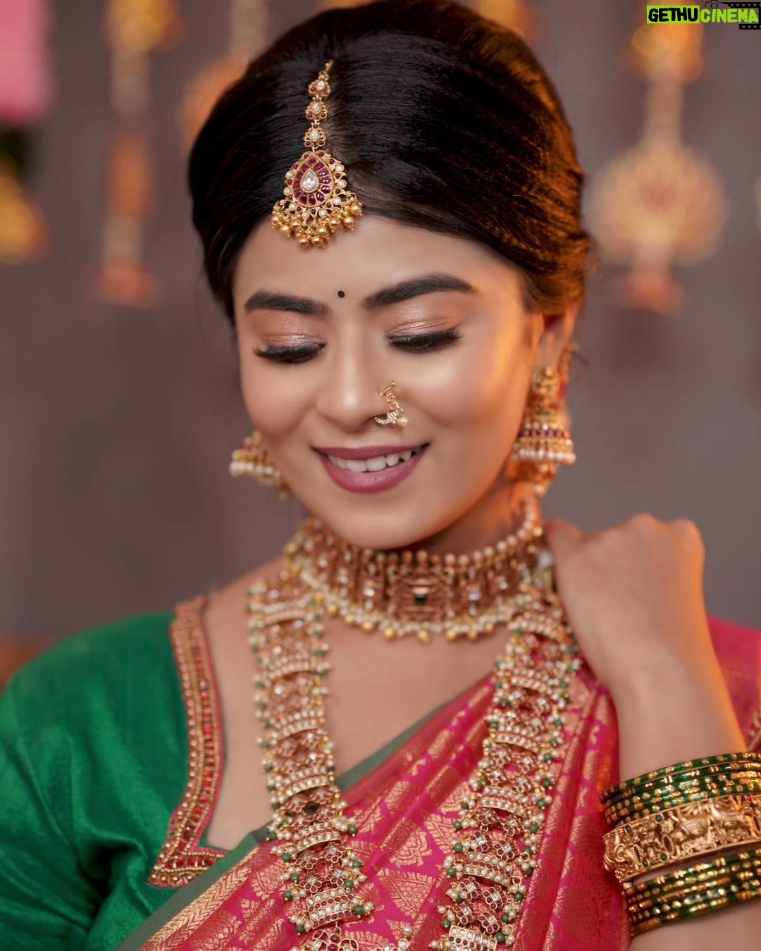 Inchara Joshi Instagram - ❤️🧿Saree means simplicity and sophistication❤️🧿 Mua:@miss_kolhar_makeovers @miss_kolhar_ ❤️ Jewellery: @beadedtreasuresjewelry Photography : @vishnu_vcaptures Academy: @snehakiranmakeoverartist #inchara #inchu #incharajoshi #viral #trending #cute #actor #traditional #sahana #katheyondushuruvagide #starsuvarna #zeekannada #actorslife #portfolio