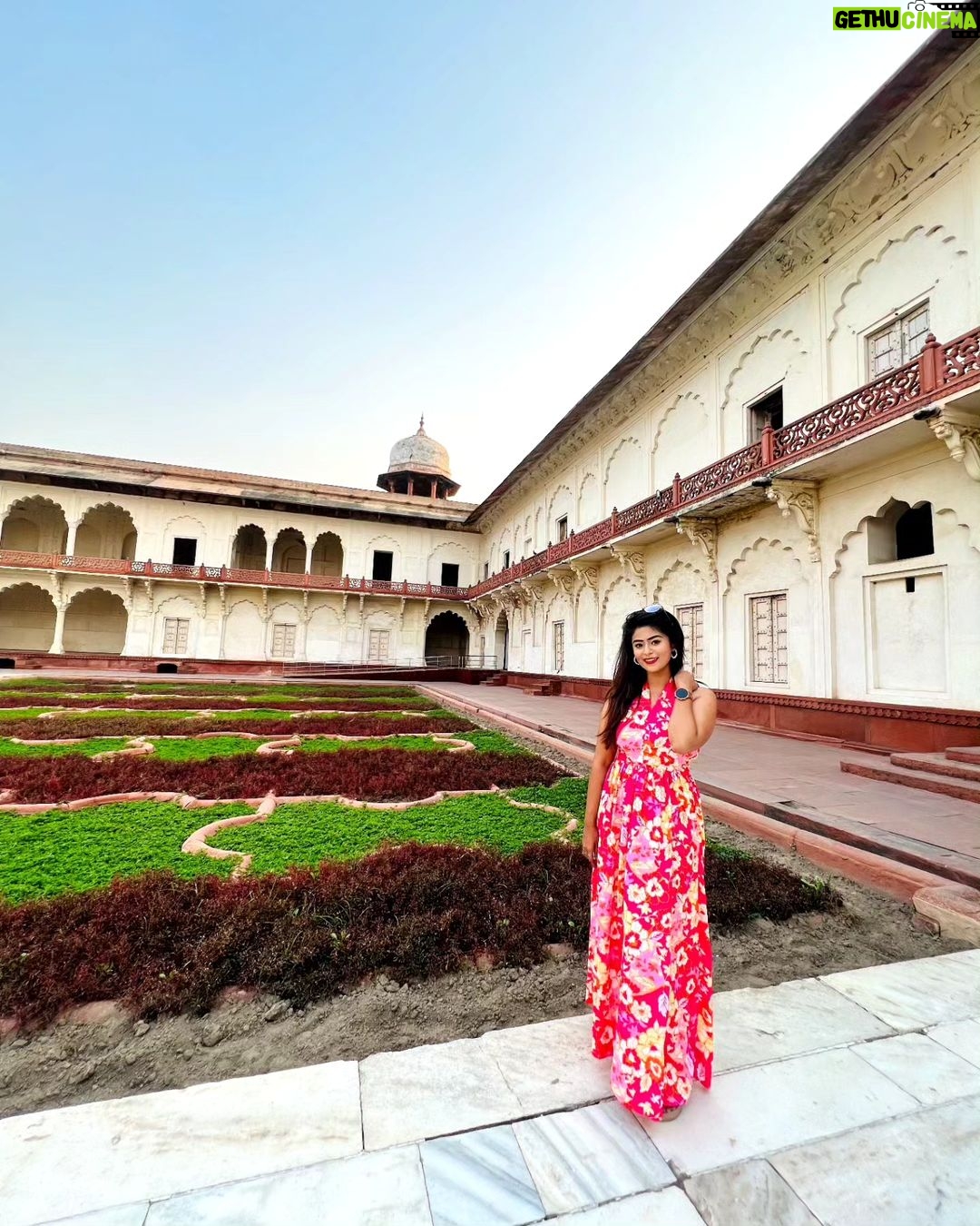 Inchara Joshi Instagram - 🤍🧿"Next time you think beautiful things ,don't forget to count yourself in "🤍🧿 #inchara #instagood #incharajoshi #cute #delhidiaries #agra #anguribagh #agrafort #vacation #floraldress #actors #kannadaserial #sahana #katheyondushuruvagide #instagram #viral #trending Anguri Bagh