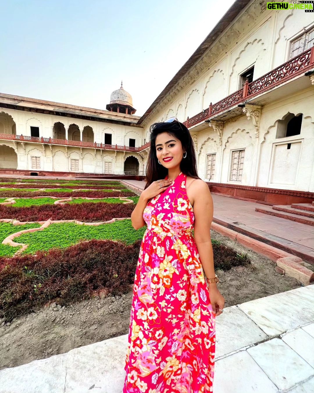 Inchara Joshi Instagram - 🤍🧿"Next time you think beautiful things ,don't forget to count yourself in "🤍🧿 #inchara #instagood #incharajoshi #cute #delhidiaries #agra #anguribagh #agrafort #vacation #floraldress #actors #kannadaserial #sahana #katheyondushuruvagide #instagram #viral #trending Anguri Bagh