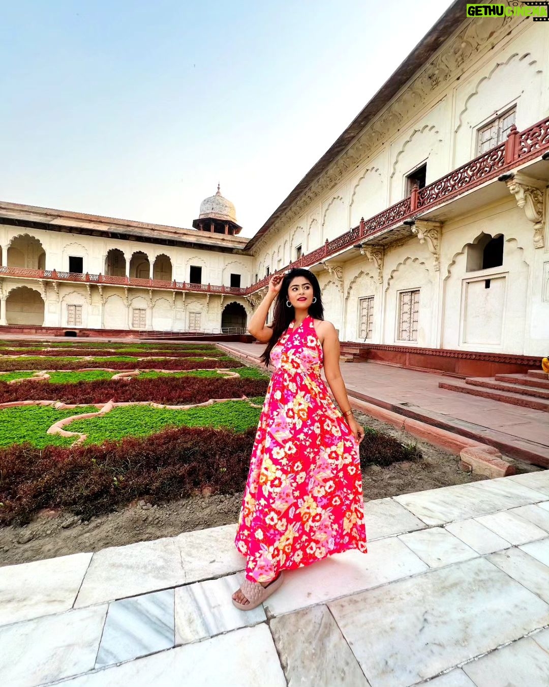 Inchara Joshi Instagram - 🤍🧿"Next time you think beautiful things ,don't forget to count yourself in "🤍🧿 #inchara #instagood #incharajoshi #cute #delhidiaries #agra #anguribagh #agrafort #vacation #floraldress #actors #kannadaserial #sahana #katheyondushuruvagide #instagram #viral #trending Anguri Bagh