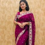 Inchara Joshi Instagram – 🧿❤️I love sarees because they add the right amount of class and oomph at the same time.🧿❤️
Hairstyle & pc : @harshitha_c_shetty ❤️
#instagood #incharajoshi #inchara #actor #saree #sahanasaree #katheyondushuruvagide #starsuvarna #sahanayati #sahanayathi #kannadaserial #kannadaactress #kannadathi Bangalore, India