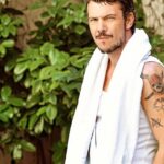Ioannis Papazisis Instagram – Όλοι μιλάνε και καθένας ακούει μονάχα την δική του φωνή.. Γ.Ρ.💫🌈💫
