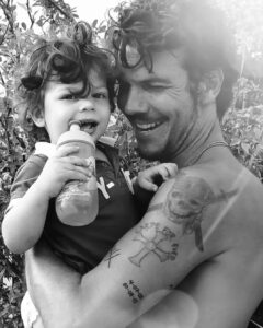 Ioannis Papazisis Instagram - Παντα θα υπάρχει ένας λόγος για να φτάσεις στο φεγγάρι..
