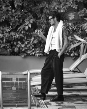 Ioannis Papazisis Instagram - Το να συμβιβάζεσαι με τη μετριότητα είναι εθιστικο.μα συνάμα άκρως αυτοκαταστροφικο.
Foto: @olympiakrasagaki .στο @okmag.gr τα είπαμε για τα ΨΕΜΑΤΑ και για τον ΠΡΟΜΗΘΕΑ ΔΕΣΜΩΤΗ.σας ευχαριστώ. ❤🎭