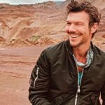 Ioannis Papazisis Instagram – Έρχεται κάποτε η στιγμή που τα πόδια συνυπάρχουν με το κεφάλι και τα μάτια με τον ουρανό…..easy rider…….🌈