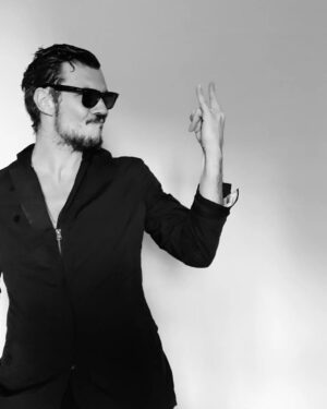 Ioannis Papazisis Instagram - Ζω σαν δραπετης.κανένας τόπος δεν μου φαίνεται πια κατοικησιμος για πολυ καιρο. ούτε καν το ίδιο μου το δέρμα...τεννεσι ουιλιαμς...η νύχτα της ιγκουανα