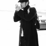 Ioannis Papazisis Instagram – Στο κάτω κάτω τι είναι ανθρωπος;Τι εχει;αν δεν έχει τον εαυτό του ,Έχει το τίποτα….Για να λέει πράγματα που αισθάνεται πραγματικά.και όχι τα λόγια κάποιου που γονατίζει. Το αποτέλεσμα δείχνει πως δέχθηκα  πλήγματα  και το έκανα με τον δικό μου τρόπο.. Ναι…με τον δικό μου τρόπο.keep walking Johnny…..🦂